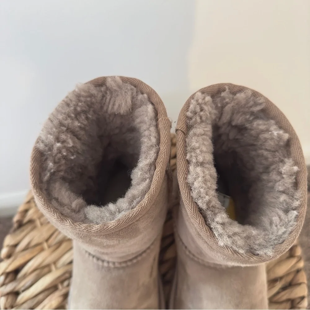 UGG Girls Classic Metallic Boot Size 1